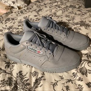 Adidas Calabasas Men’s size 8